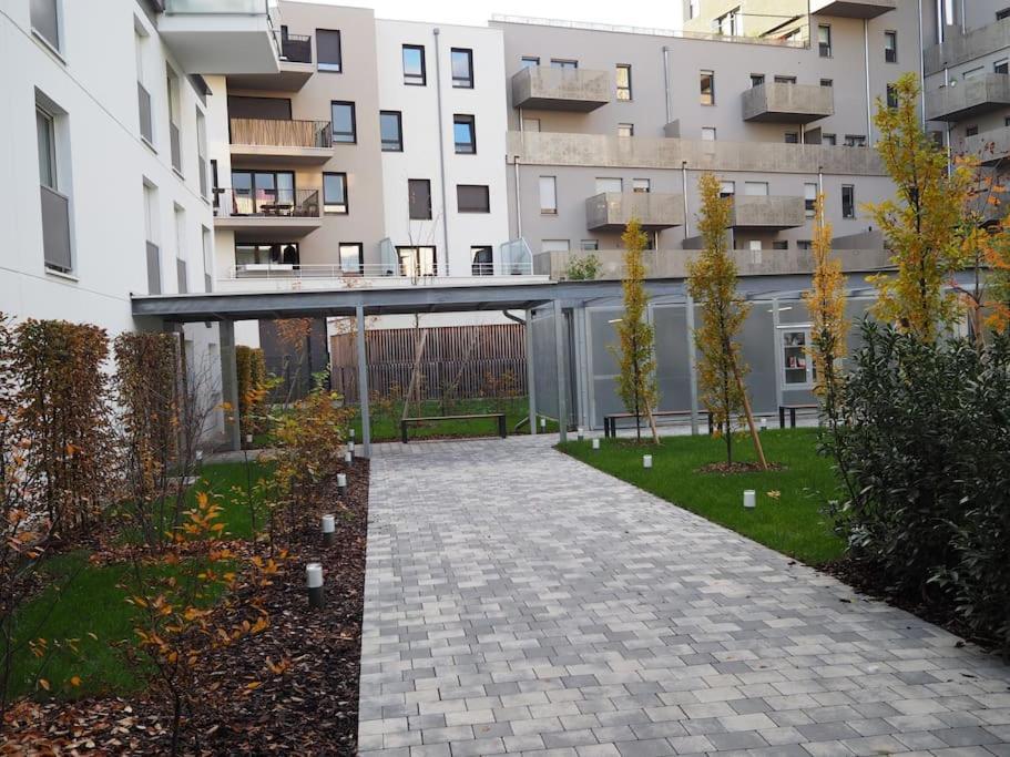 Cityheart Constellation Avec Parking Страсбург Екстериор снимка