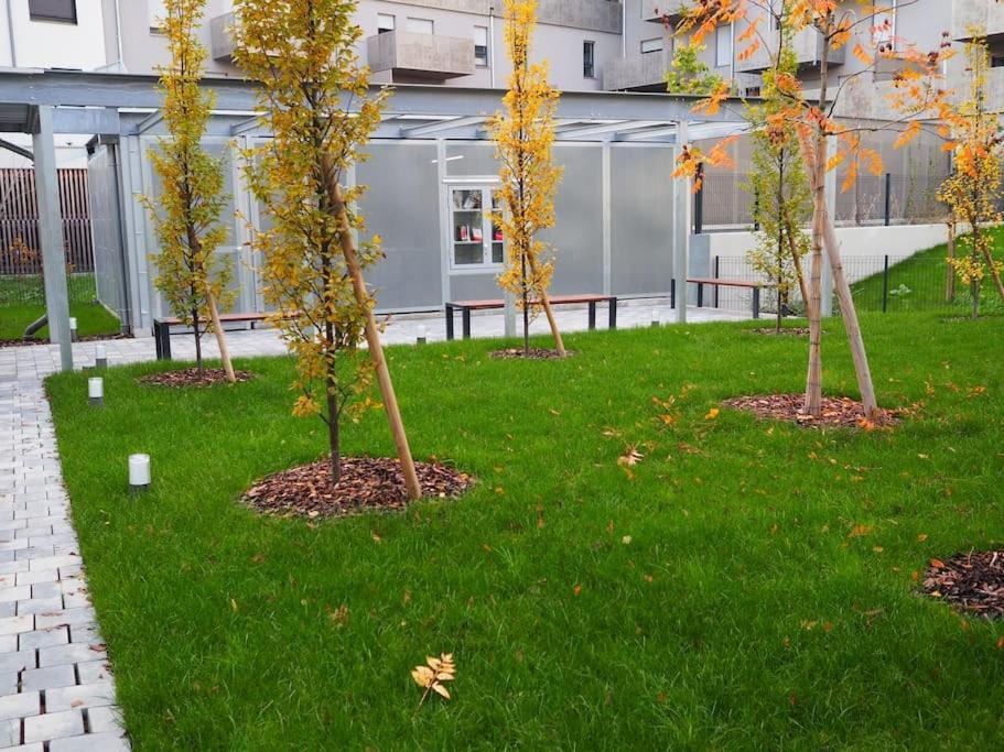Cityheart Constellation Avec Parking Страсбург Екстериор снимка